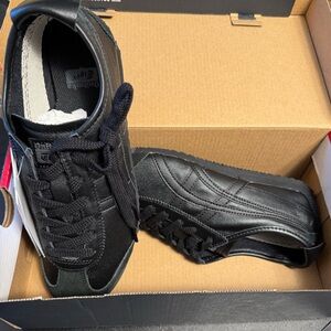 Onitsuka Tiger by Asics Black Sneakers Unisex size 6 men or 7.5 women